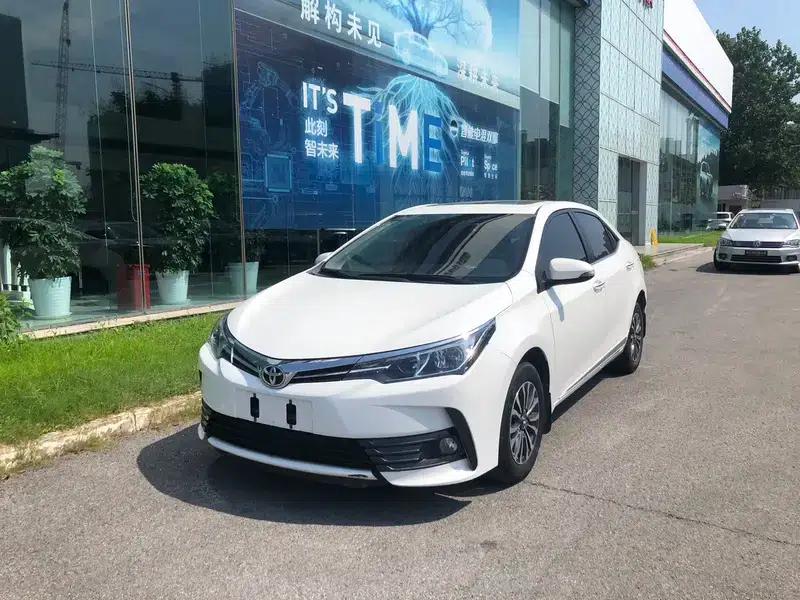 2017 Corolla 1.2T CVT GL-i — миниатюра 1