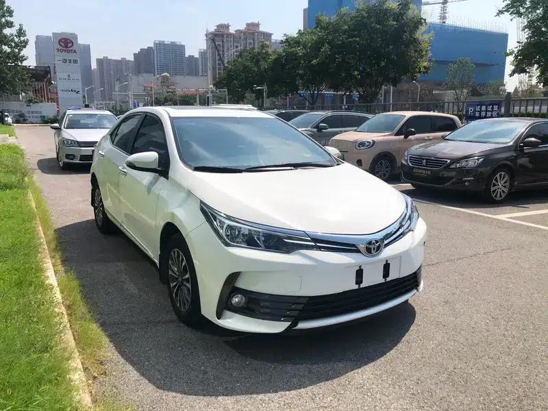 2017 Corolla 1.2T CVT GL-i — миниатюра 3