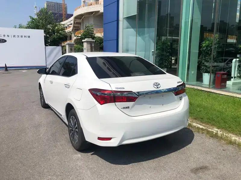 2017 Corolla 1.2T CVT GL-i — миниатюра 4