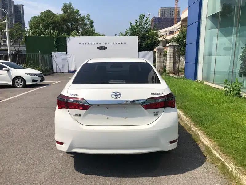 2017 Corolla 1.2T CVT GL-i — миниатюра 5