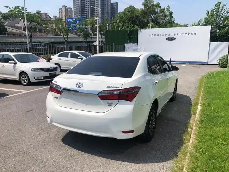 2017 Corolla 1.2T CVT GL-i — миниатюра 6