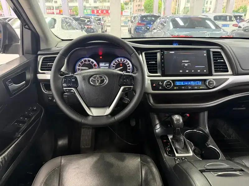 2015 Highlander 2.0T 2WD Luxury 7-seater — миниатюра 10