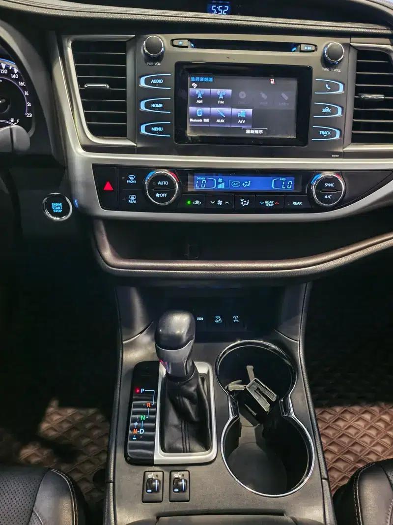 2017 Highlander 2.0T 2WD Luxury 7-seater — миниатюра 11