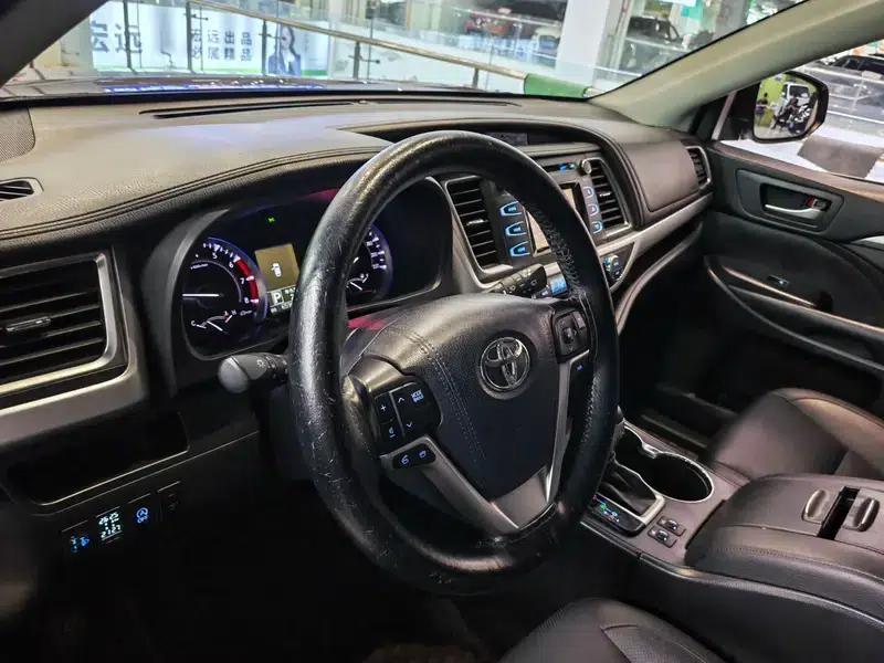 2017 Highlander 2.0T 2WD Luxury 7-seater — миниатюра 13