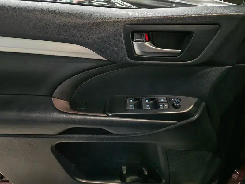 2017 Highlander 2.0T 2WD Luxury 7-seater — миниатюра 16