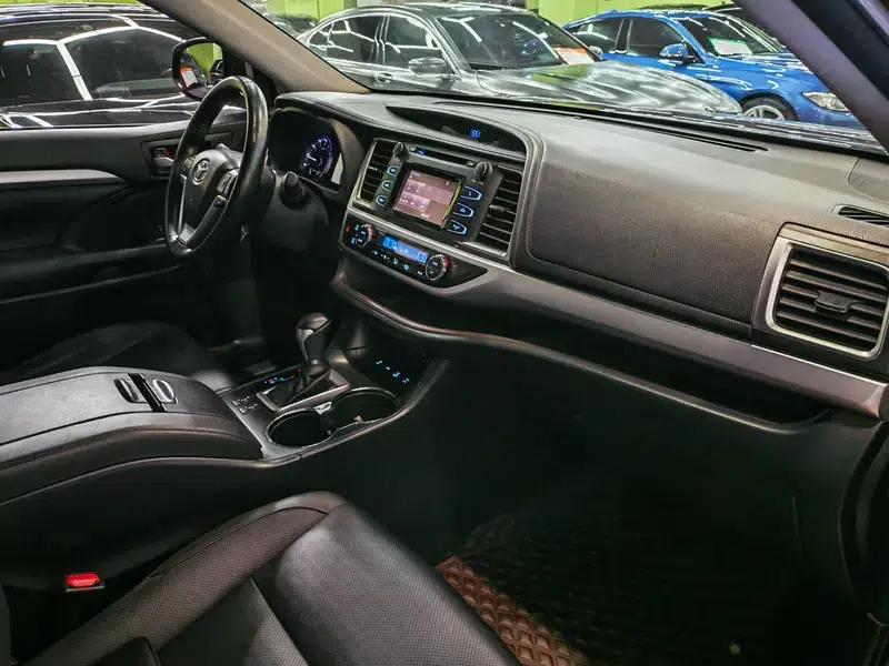 2017 Highlander 2.0T 2WD Luxury 7-seater — миниатюра 10