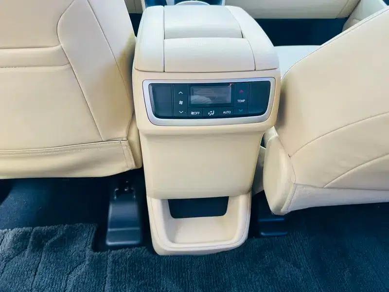 2015 Highlander 2.0T AWD Luxury 7-seater — миниатюра 11