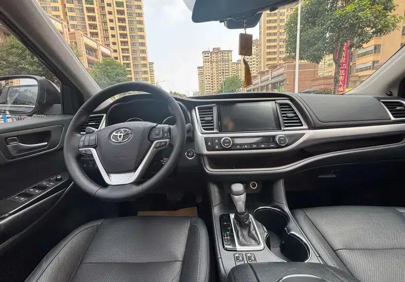 2018 Toyota Highlander 2.0T 4WD Premium Edition 7-seater (China VI Emission Standard) — миниатюра 10