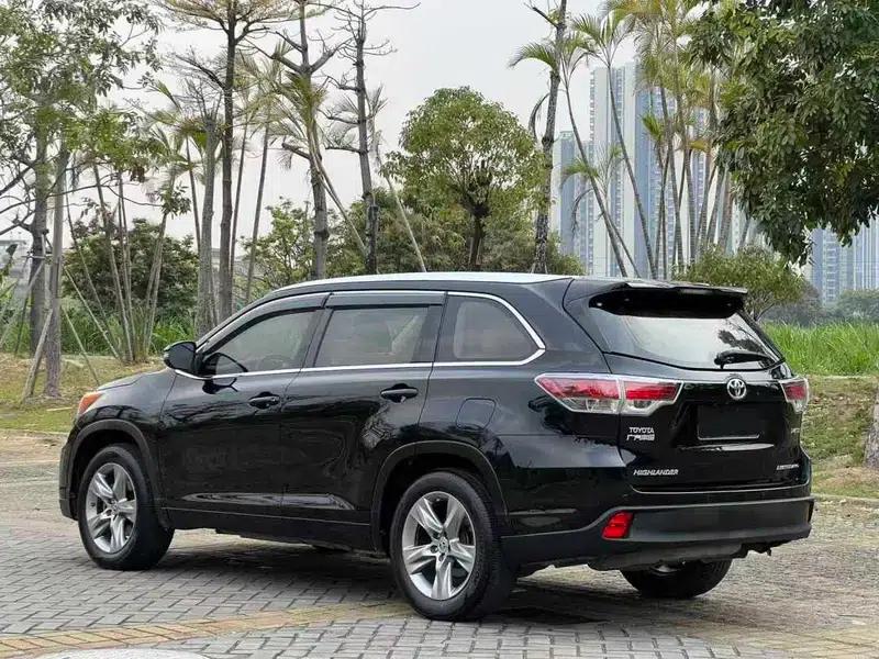 2015 Highlander 2.0T AWD Supreme Edition 7-seater — миниатюра 4