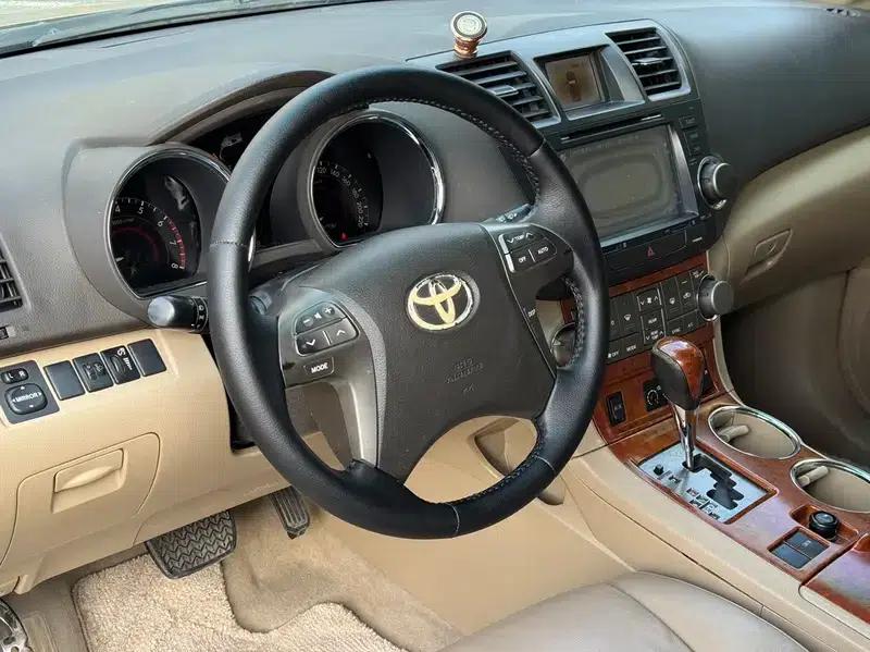 2011 Highlander 2.7L 2WD 7-seater Luxury Edition — миниатюра 13