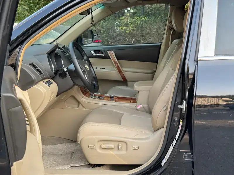 2011 Highlander 2.7L 2WD 7-seater Luxury Edition — миниатюра 16