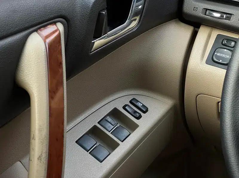 2011 Highlander 2.7L 2WD 7-seater Luxury Edition — миниатюра 20