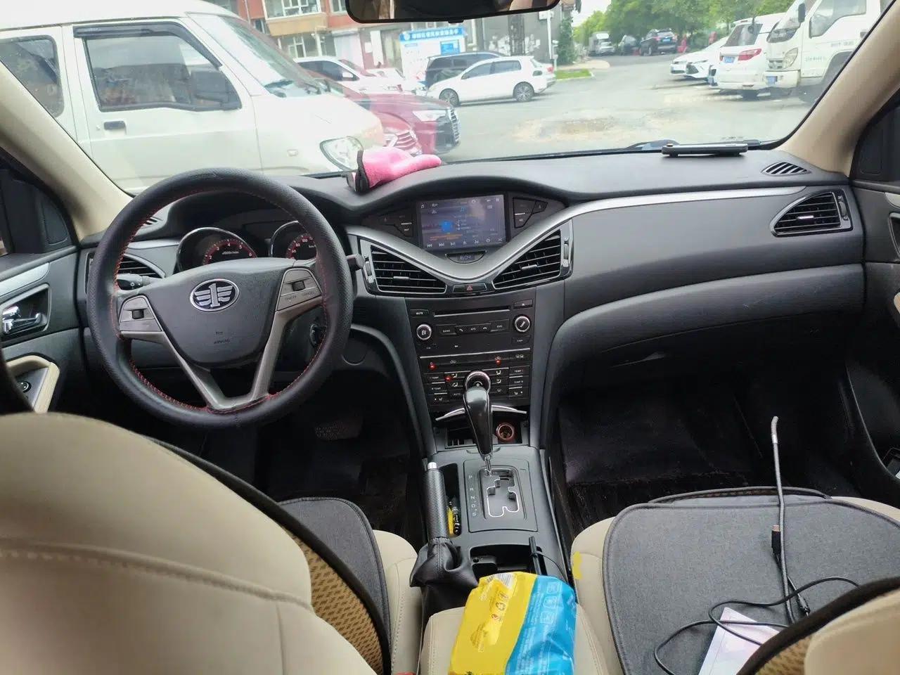 Bestune B70 2014 2.0L automatic comfort version — миниатюра 9