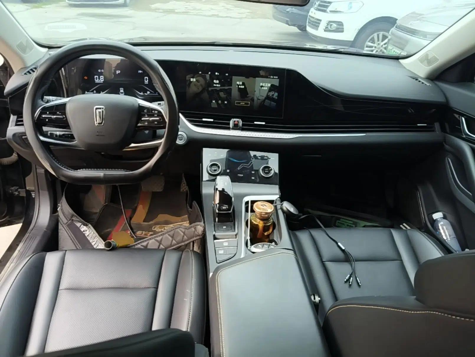 Bestune B70 2023 Third Generation 1.5T Automatic Enjoyment Version 70th Anniversary Edition — миниатюра 12