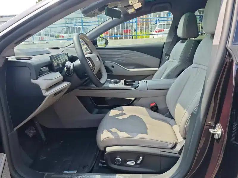 Galaxy Starry Night 8 PHEV 2026 Model 225km EM-i Voyager Galaxy Edition — миниатюра 8