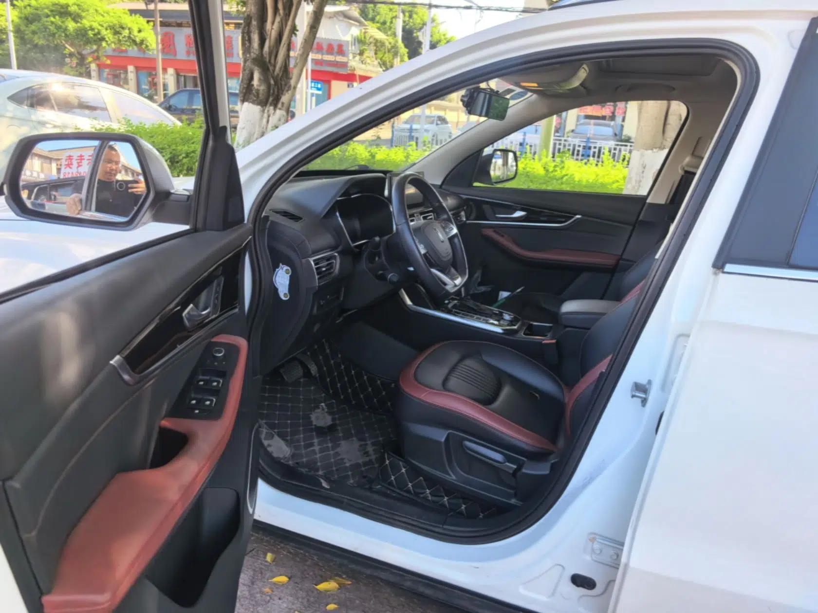 Bestune T33 2019 1.6L Automatic Luxury Edition China VI — миниатюра 18