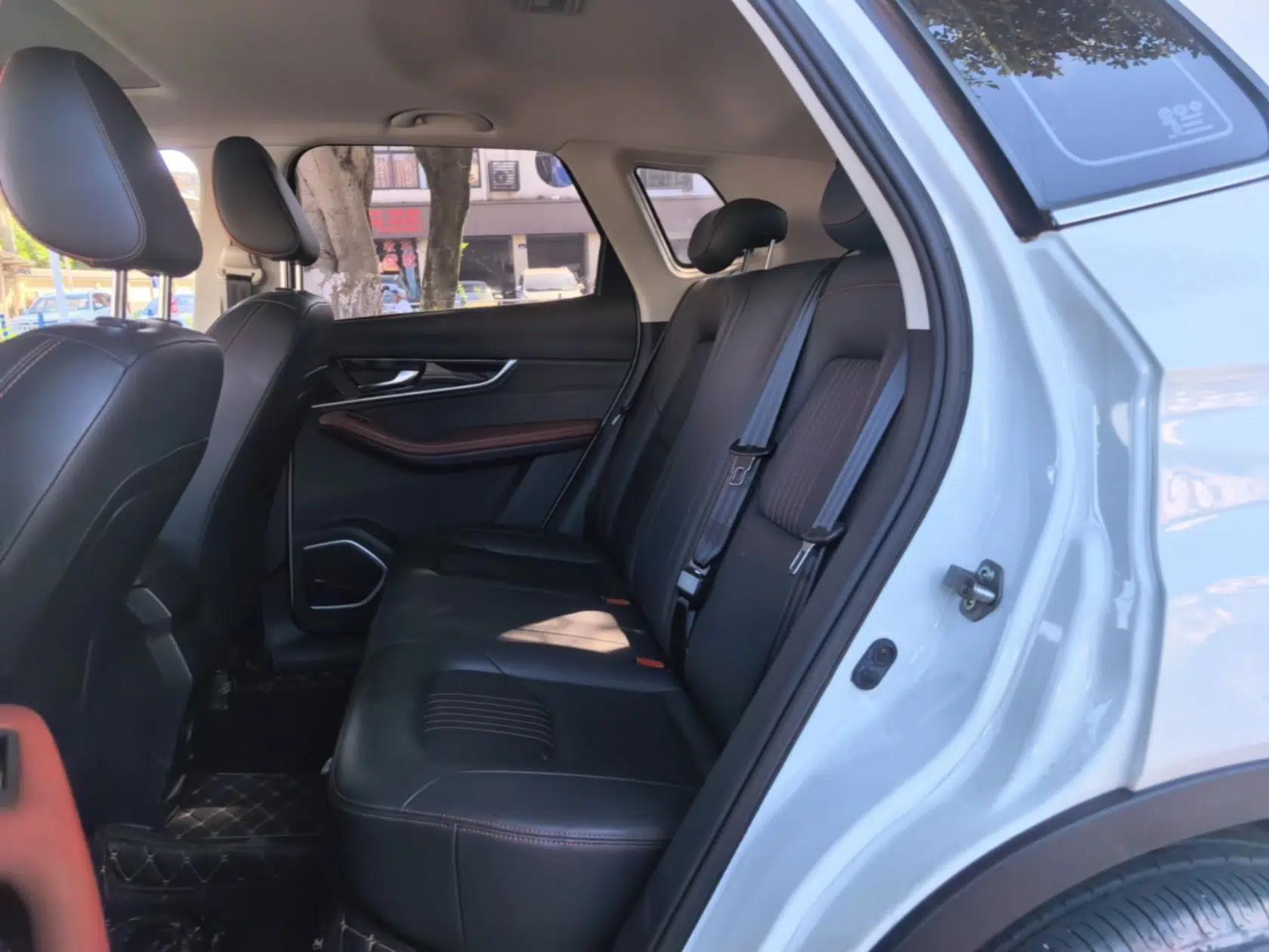 Bestune T33 2019 1.6L Automatic Luxury Edition China VI — миниатюра 20