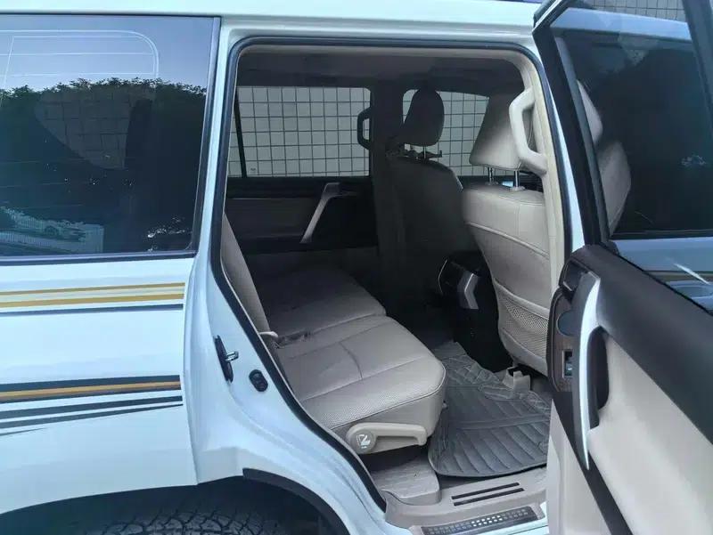 2010 Prado 4.0L Automatic VX — миниатюра 16
