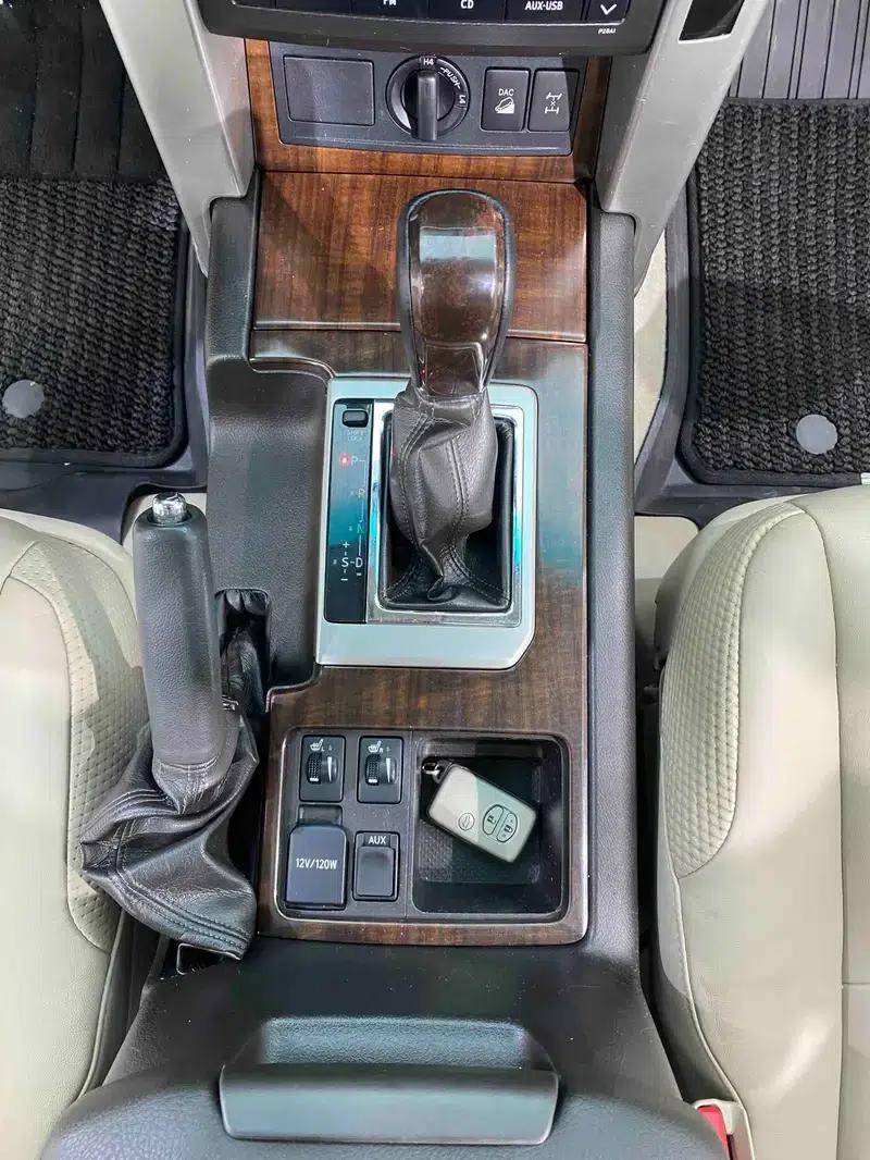 2010 Prado 4.0L Automatic VX — миниатюра 17