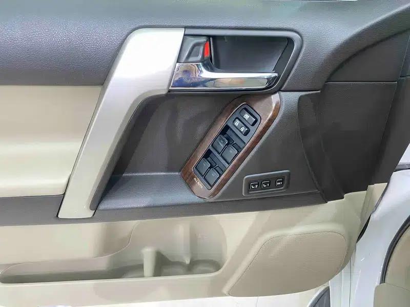 2010 Prado 4.0L Automatic VX — миниатюра 22
