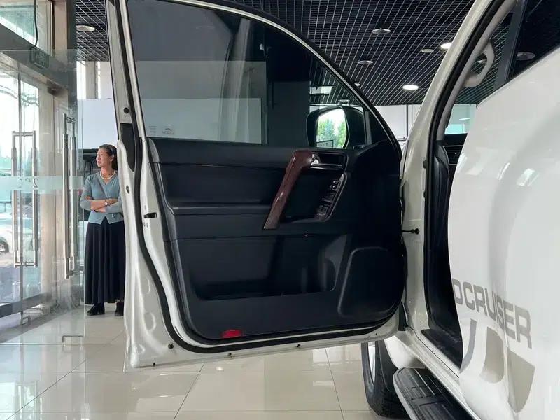 2016 Prado 3.5L Automatic TX-L — миниатюра 23