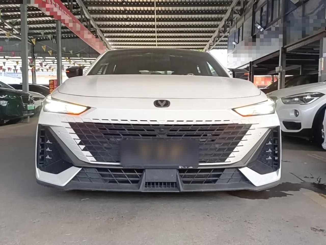 CHANGAN UNI-V 2023 1.5T Prestige Model — миниатюра 2