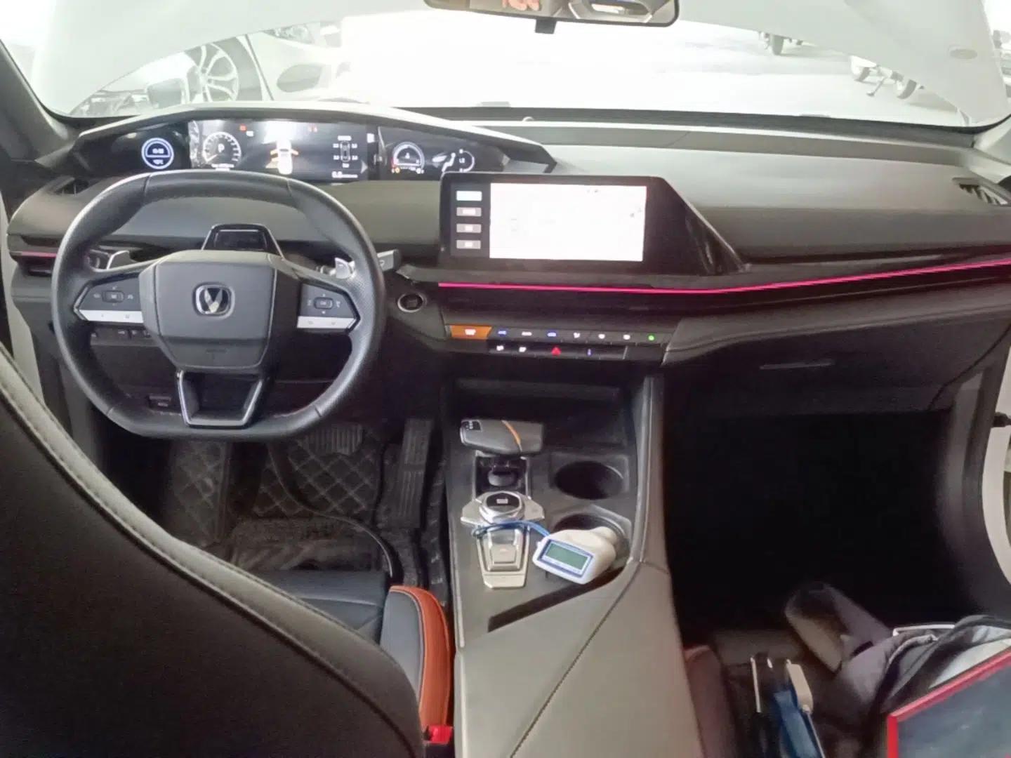 CHANGAN UNI-V 2023 1.5T Prestige Model — миниатюра 17