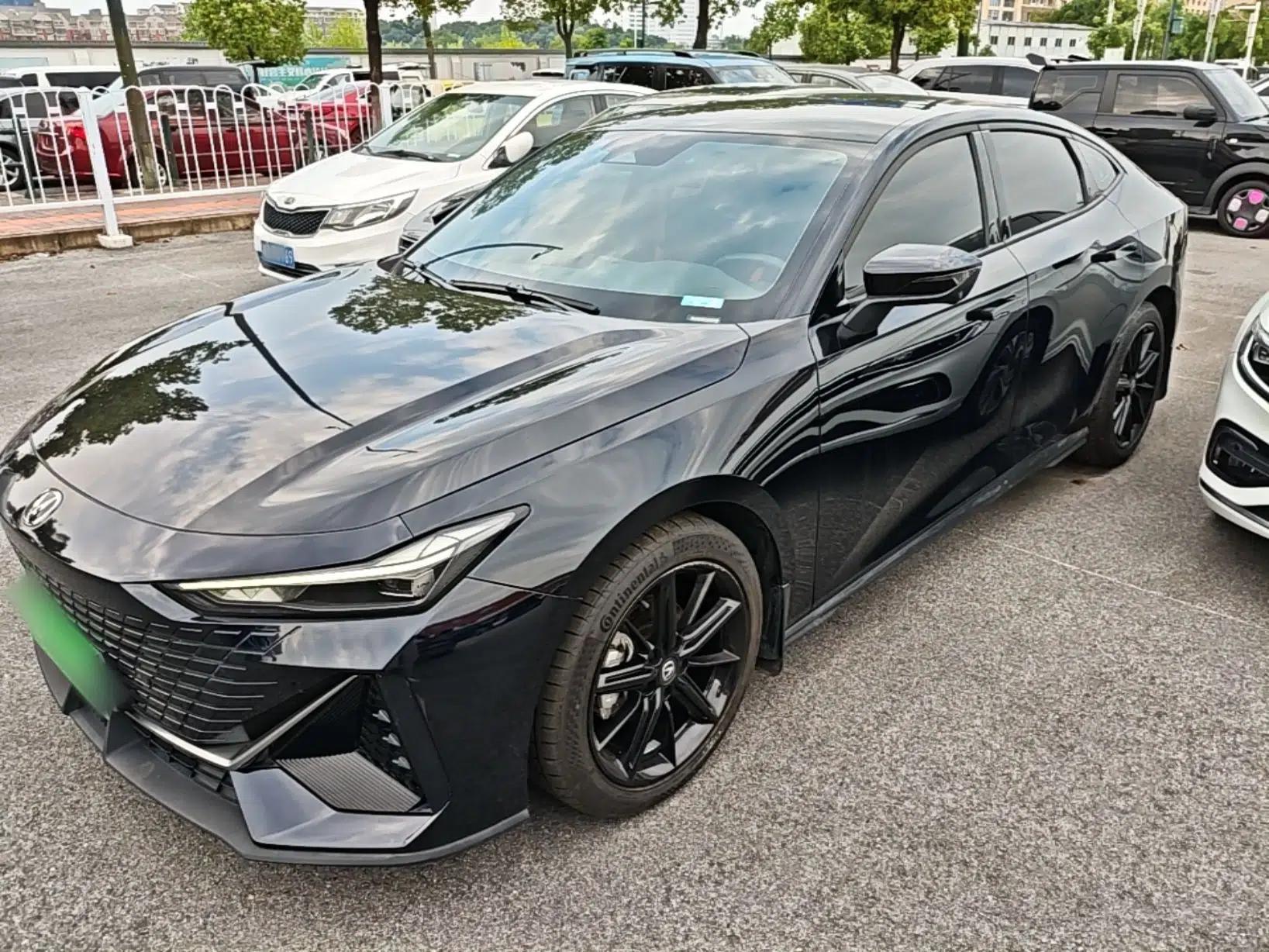 CHANGAN UNI-V 2023 1.5T Prestige Model — миниатюра 1