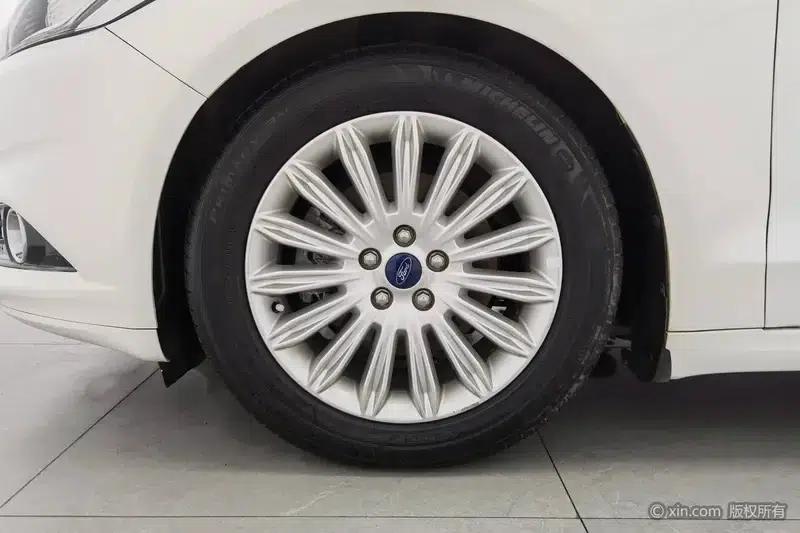 2013 Ford Mondeo 2.0L GTDi200 Luxury — миниатюра 8