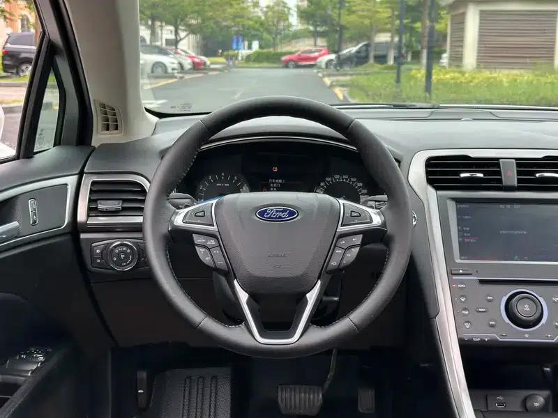 2017 Ford Mondeo EcoBoost 200 Luxury — миниатюра 13