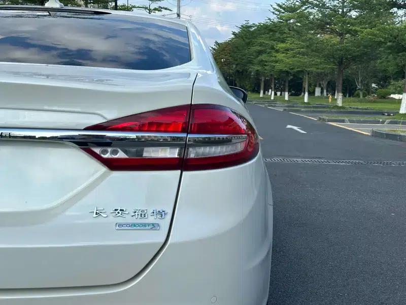 2017 Ford Mondeo EcoBoost 200 Luxury — миниатюра 6