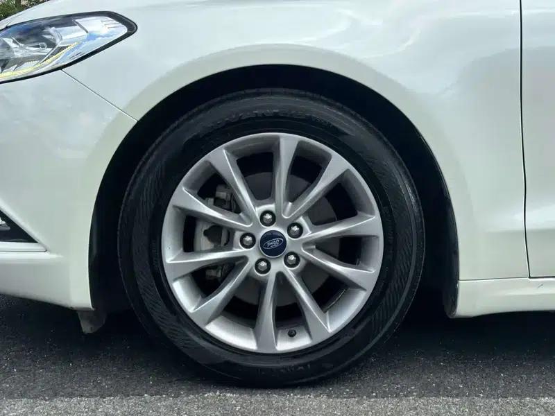 2017 Ford Mondeo EcoBoost 200 Luxury — миниатюра 9