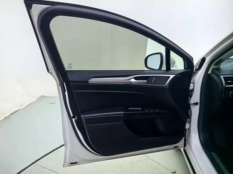 2017 Ford Mondeo EcoBoost 180 Fashion Edition — миниатюра 25