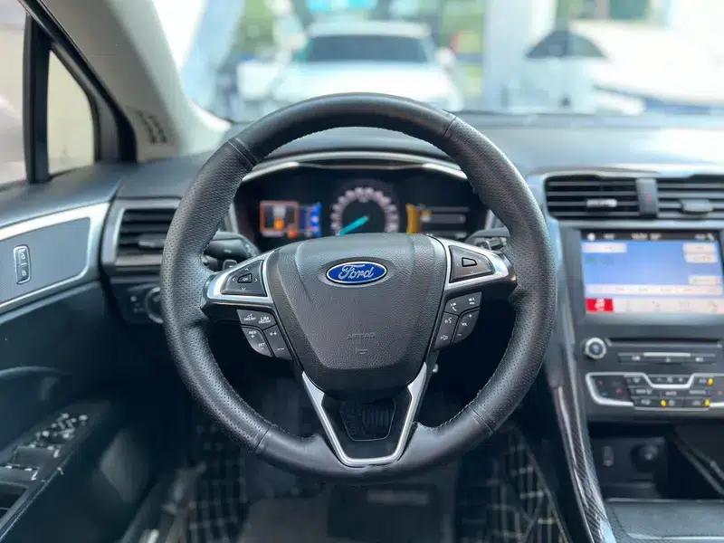 2017 Ford Mondeo EcoBoost 200 Luxury — миниатюра 12