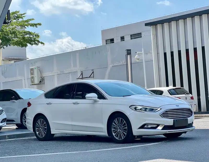 2017 Ford Mondeo EcoBoost 200 Luxury — миниатюра 3
