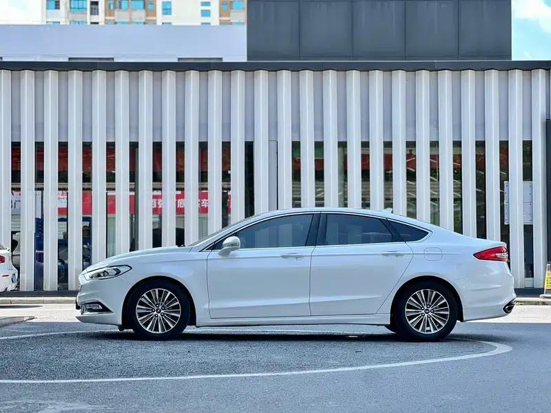 2017 Ford Mondeo EcoBoost 200 Luxury — миниатюра 4