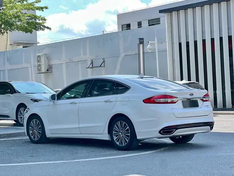 2017 Ford Mondeo EcoBoost 200 Luxury — миниатюра 5