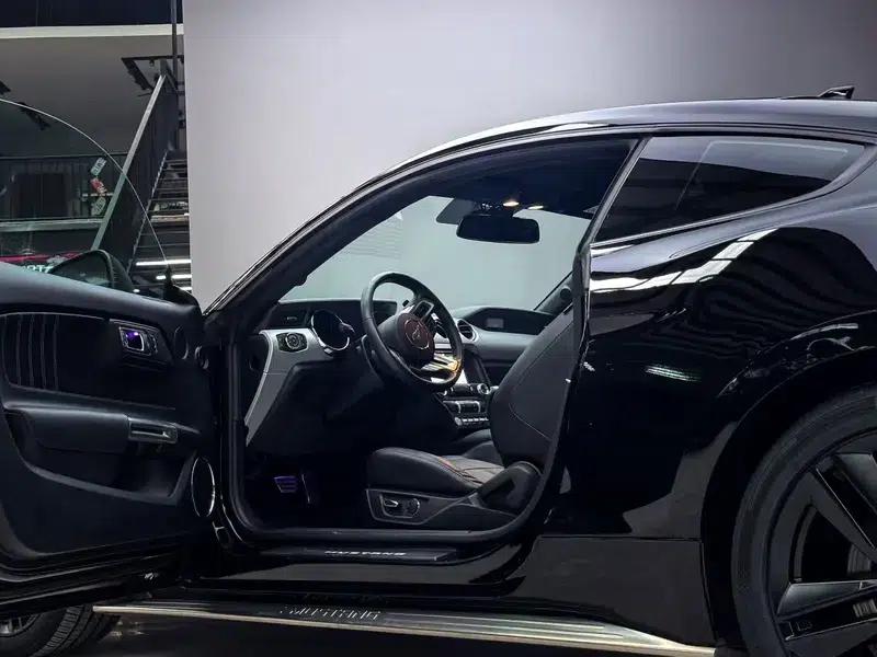 2017 Mustang 2.3T Performance Edition — миниатюра 6