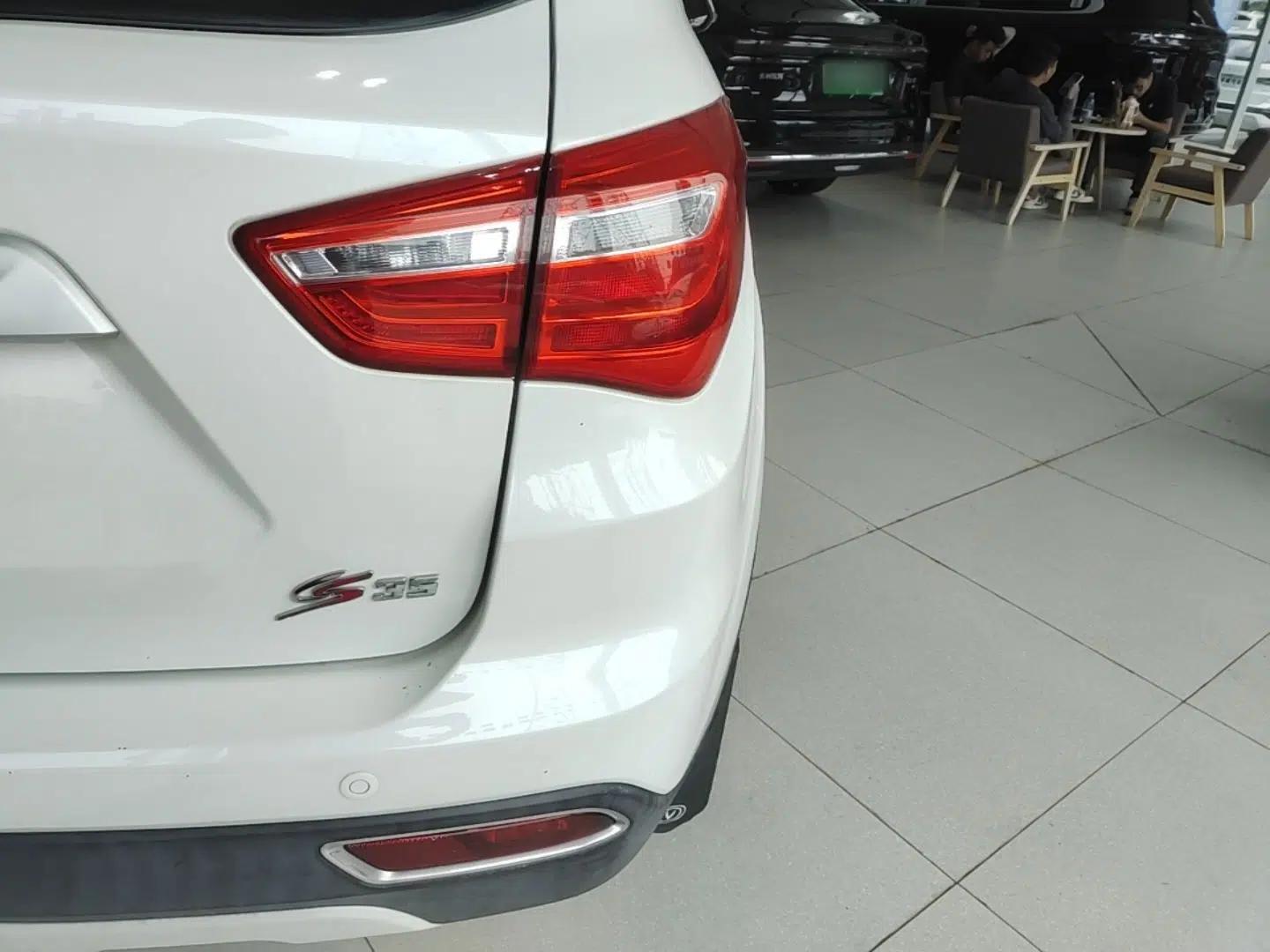 CHANGAN CS35 2017 1.6L Manual Luxury Model — миниатюра 9