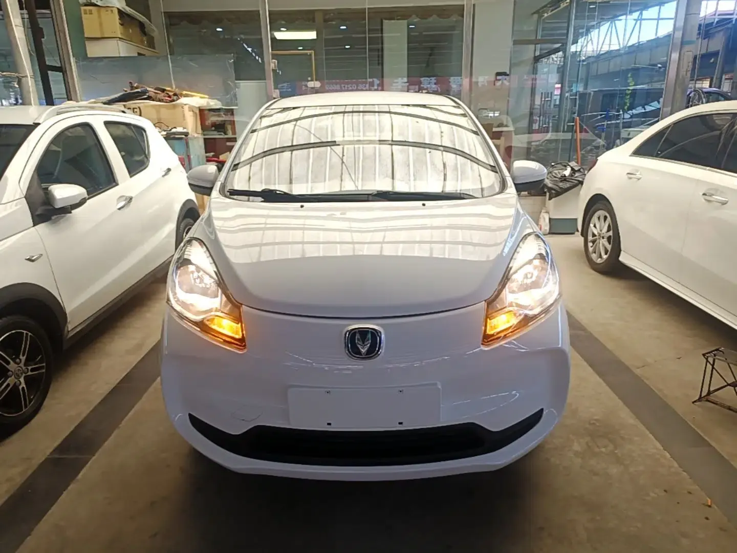 CHANGAN Benni E-Star 2021 National Edition Colorful Version Lithium Iron Phosphate (31.86 kWh) — миниатюра 2