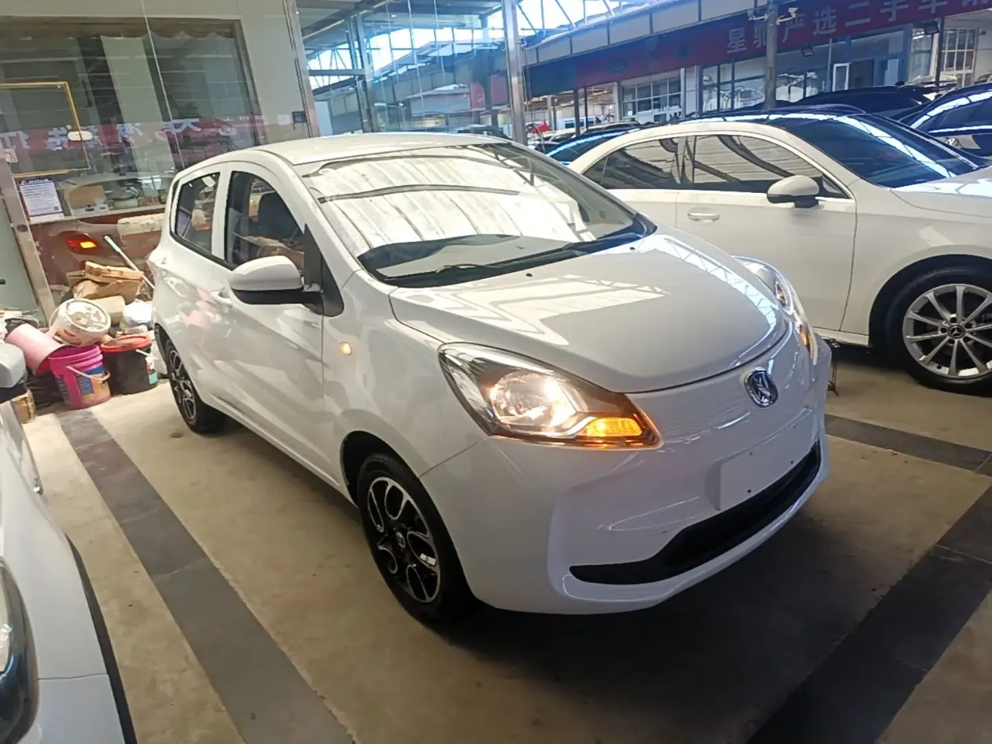 CHANGAN Benni E-Star 2021 National Edition Colorful Version Lithium Iron Phosphate (31.86 kWh) — миниатюра 3