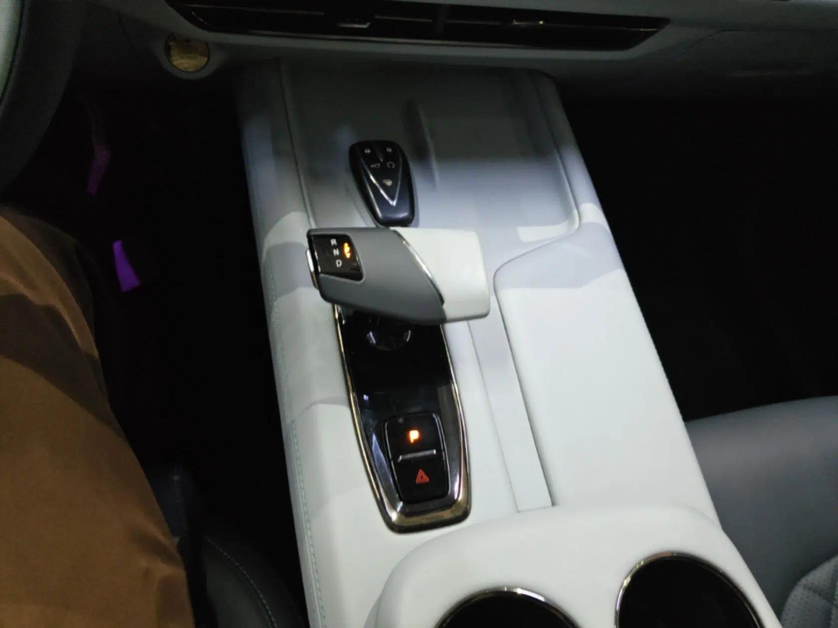CHANGAN UNI-Z New Energy 2024 Blue Whale Smart Electric iDD 125km Excellence Model — миниатюра 16