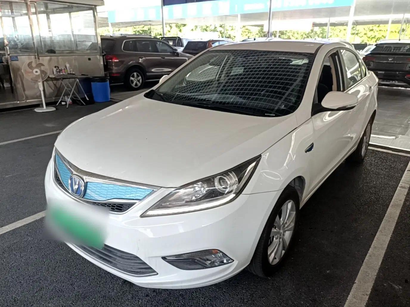CHANGAN Eado New Energy 2018 EV300 Enjoyment Model — миниатюра 1