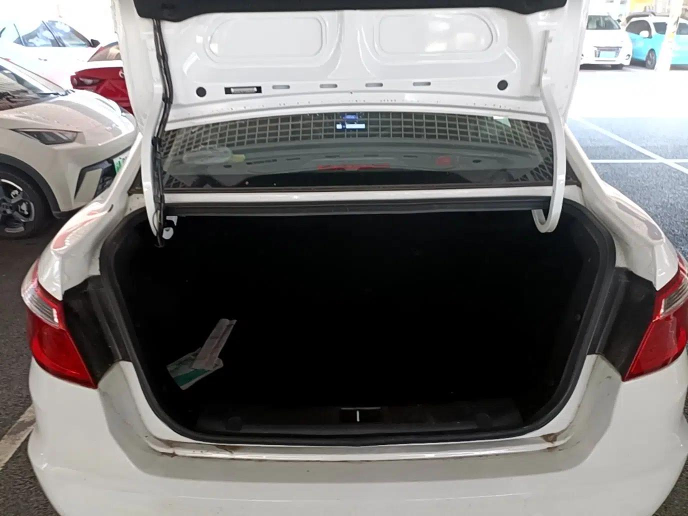 CHANGAN Eado New Energy 2018 EV300 Enjoyment Model — миниатюра 22