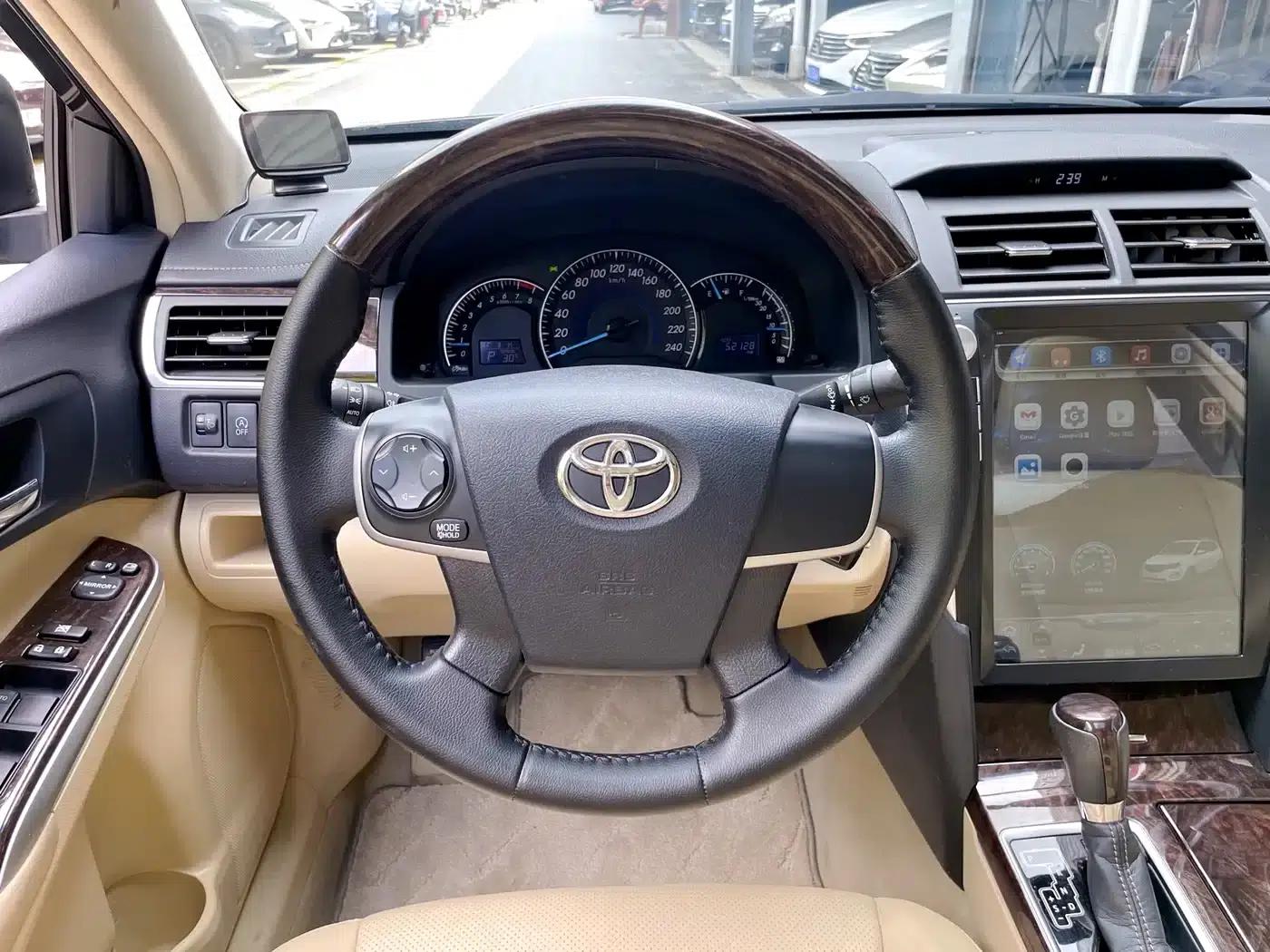 Camry 2016 2.0G 10th Anniversary Leading Edition — миниатюра 11