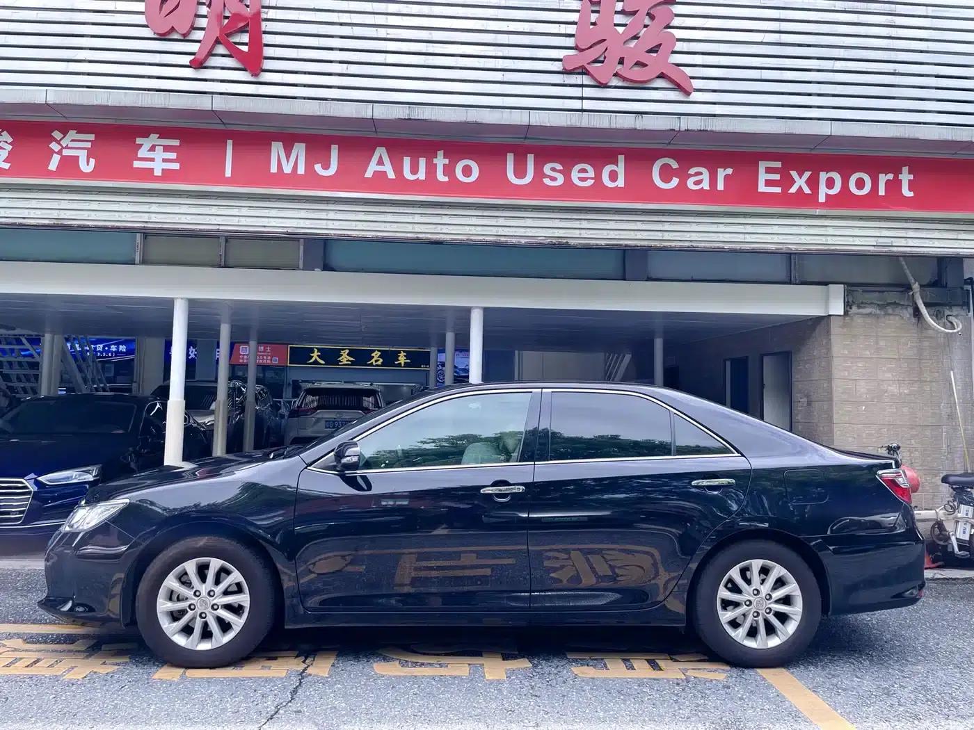 Camry 2016 2.0G 10th Anniversary Leading Edition — миниатюра 3