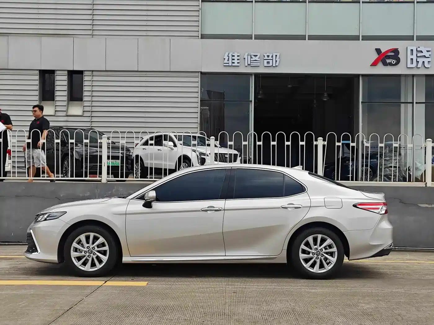 2023 Camry 2.0G Luxury Edition — миниатюра 3