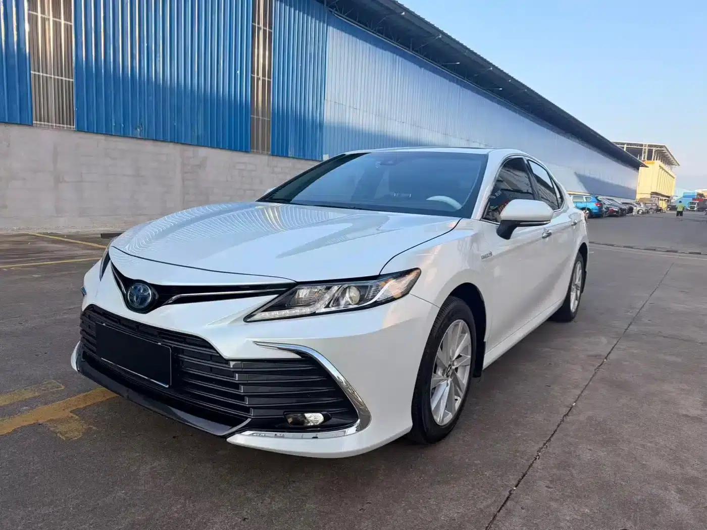 Camry 2023 Hybrid 2.5HGVP Leading Edition — миниатюра 1