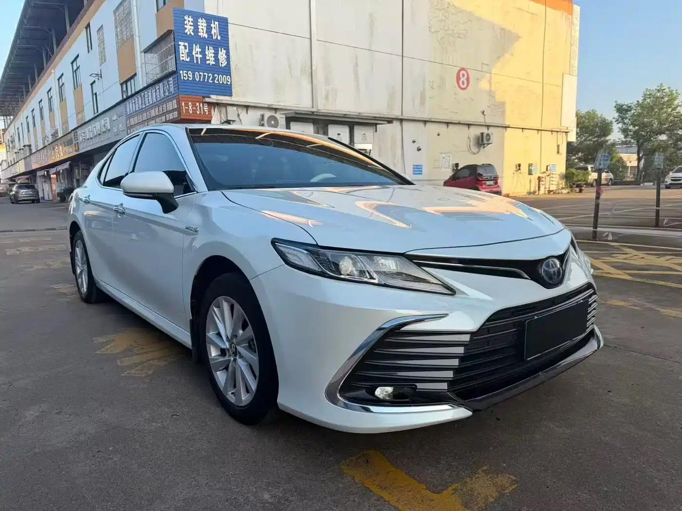 Camry 2023 Hybrid 2.5HGVP Leading Edition — миниатюра 3
