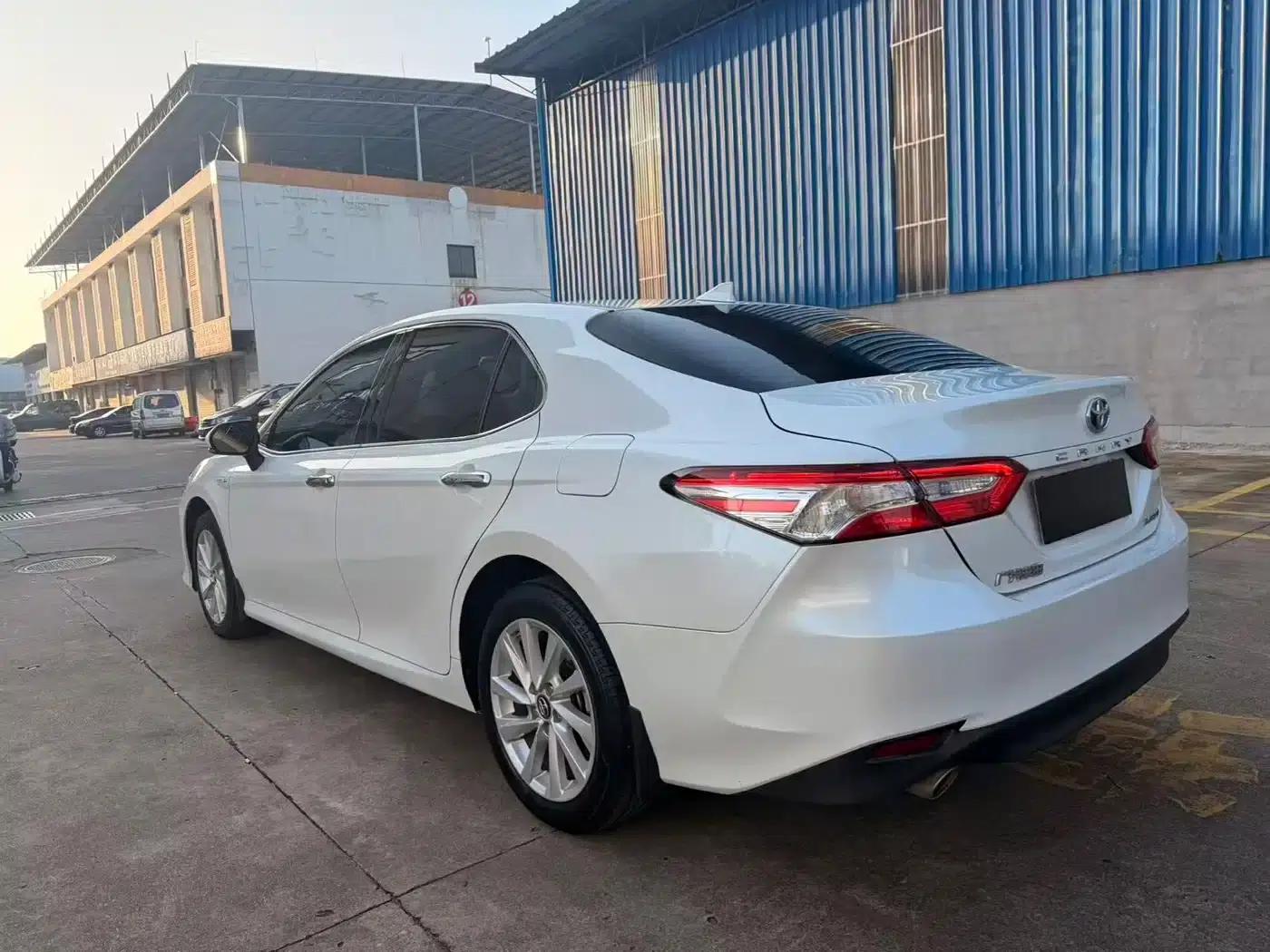 Camry 2023 Hybrid 2.5HGVP Leading Edition — миниатюра 7